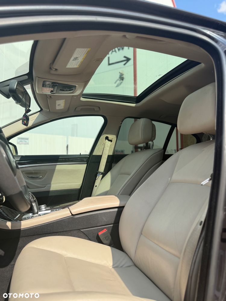 BMW Seria 5 528i Touring - 14