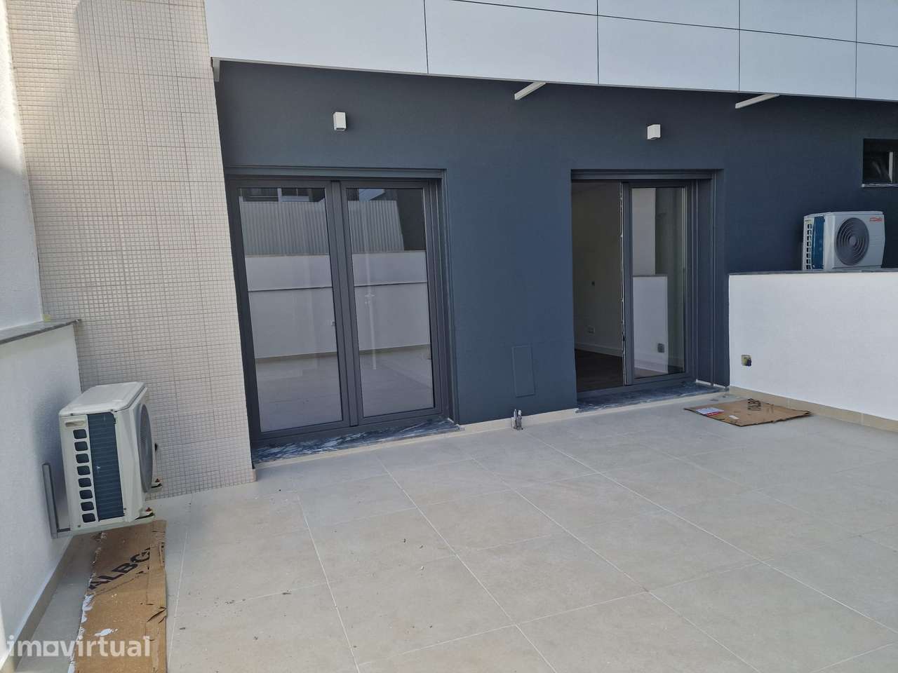 T3  (+ T2) Luxo, c Estac. e Arrecadação, jtº Forum Almada e Faculdades - Grande imagem: 2/18