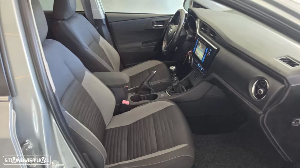 Toyota Auris 1.6 D-4D Exclusive+Navi - 49