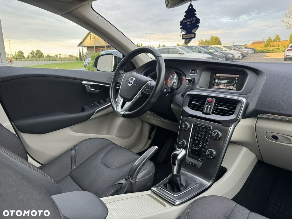 Volvo V40 Cross Country - 14