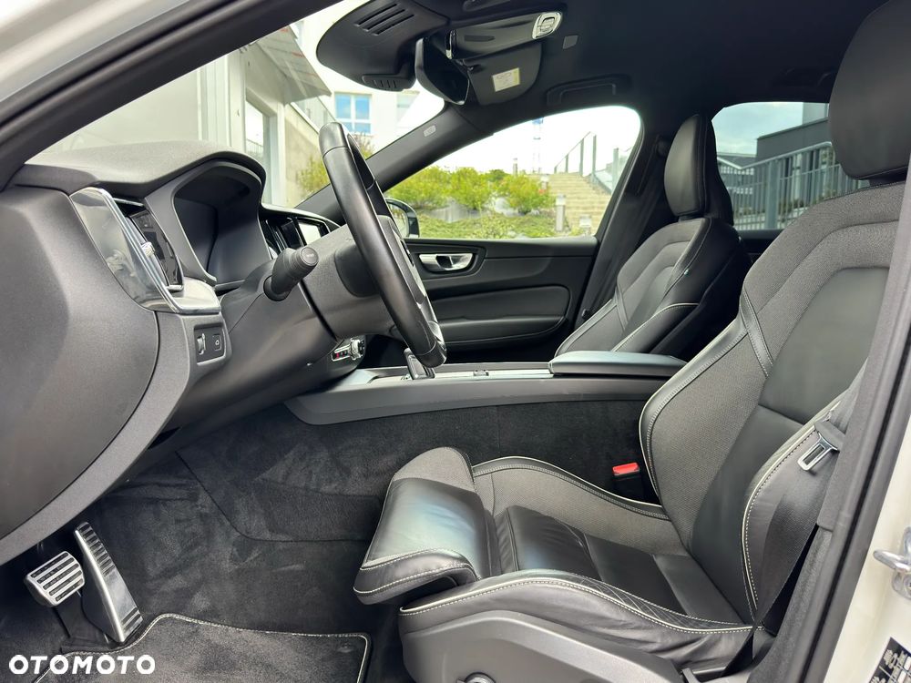 Volvo XC 60 B4 D AWD R-Design - 12