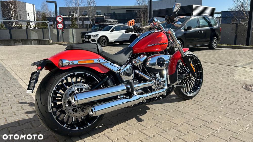Harley-Davidson Softail Breakout - 3