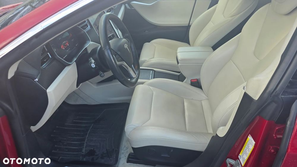 Tesla Model S - 12