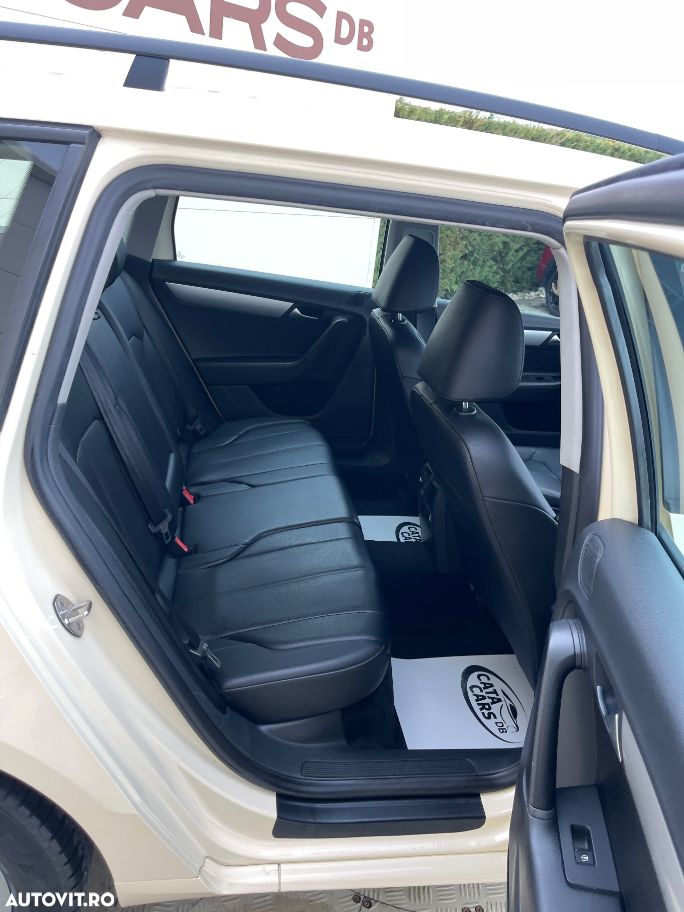 Volkswagen Passat 2.0 TDI BlueMotion Tehnology DSG Trendline - 27