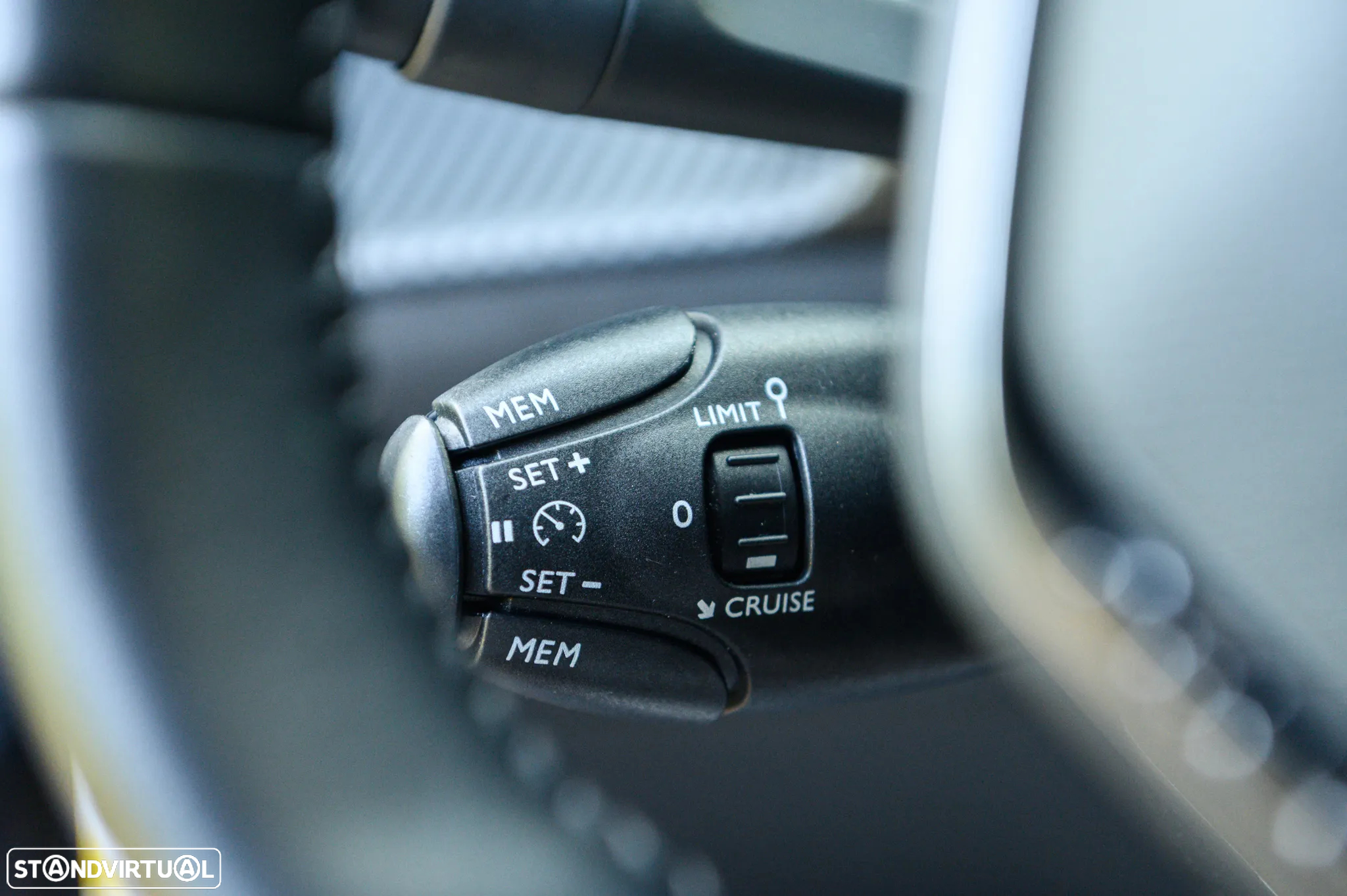 Peugeot 2008 1.2 PureTech Allure Pack - 31