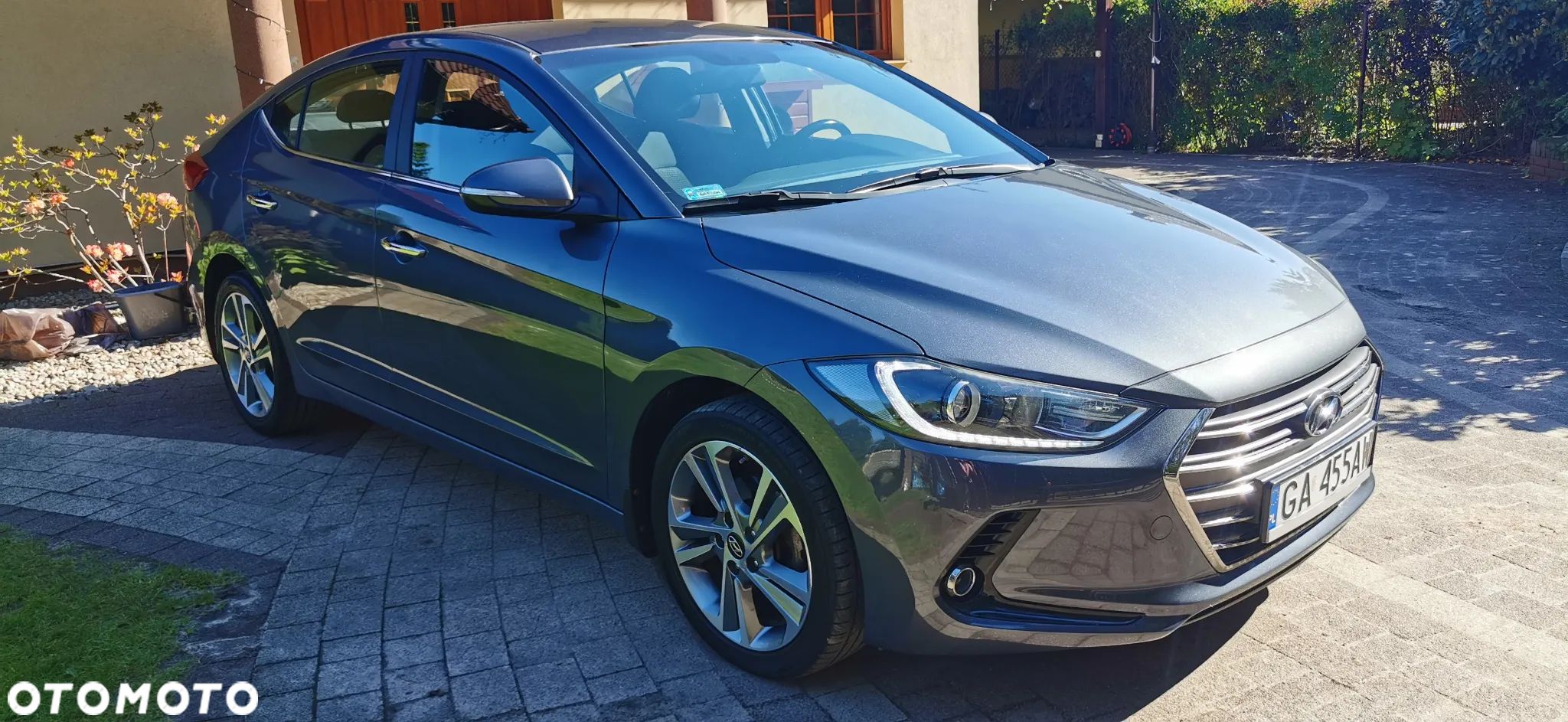 Hyundai Elantra - 1