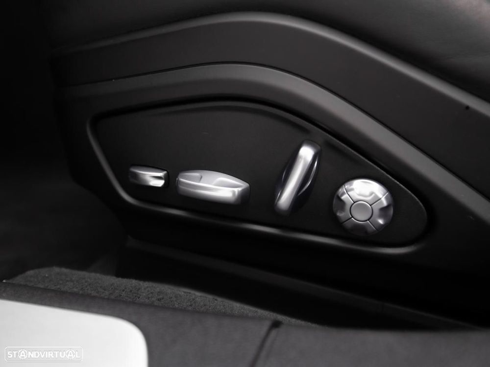 Porsche Panamera 4 E-Hybrid - 22