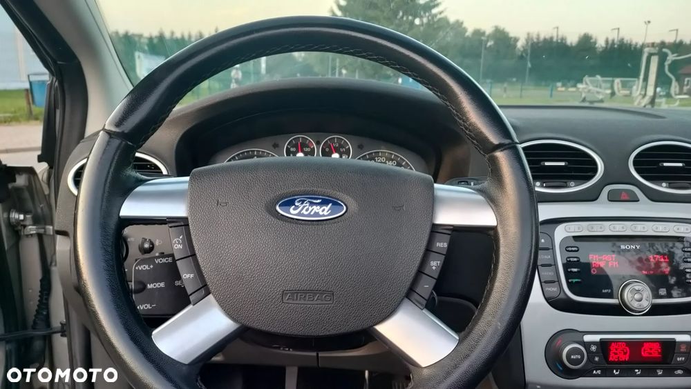 Ford Focus 2.0 16V Titanium - 13