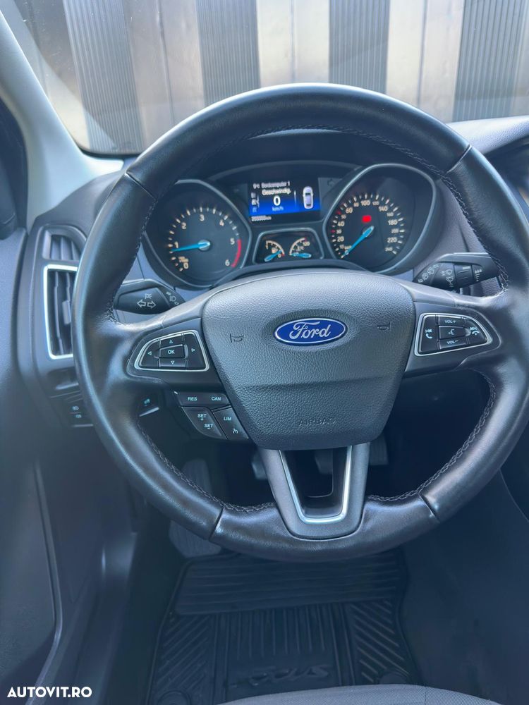 Ford Focus 1.5 EcoBlue Start-Stopp-System TITANIUM - 24