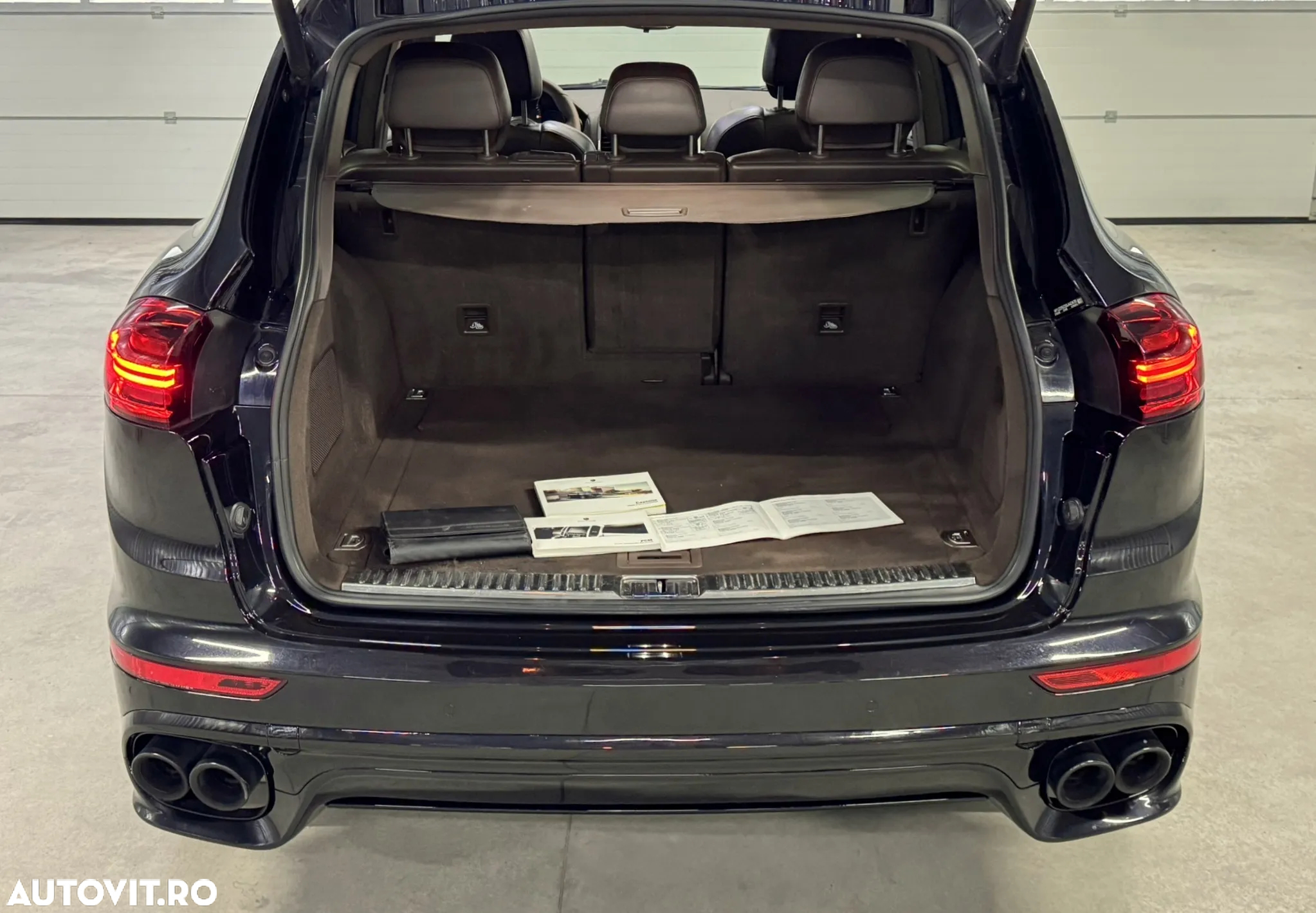 Porsche Cayenne Diesel Platinum Edition - 36