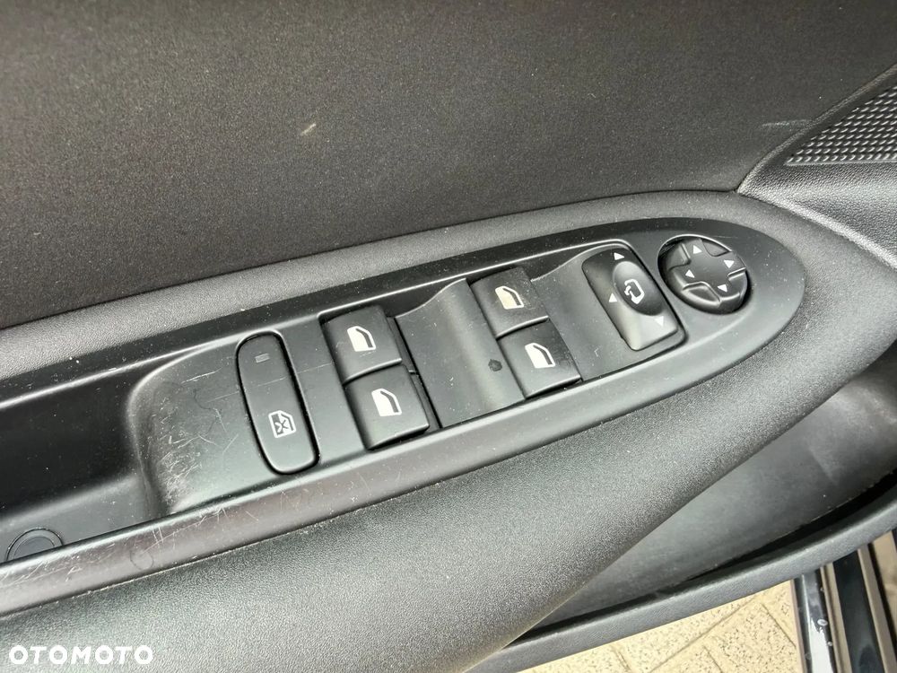 Citroën C4 e-HDi 115 Exclusive - 30