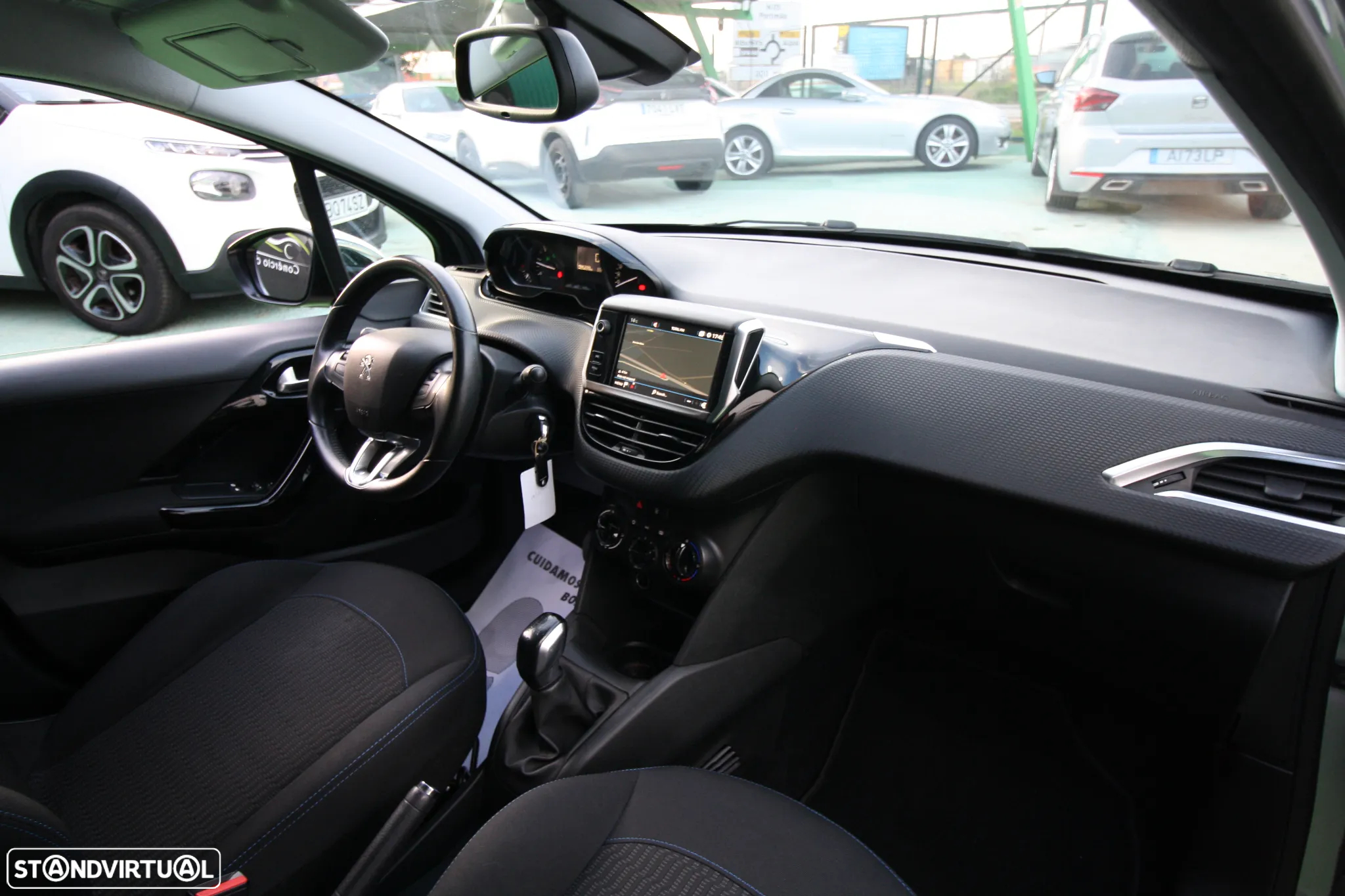 Peugeot 208 1.5 BlueHDi Signature - 25