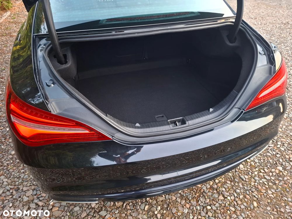 Mercedes-Benz CLA 180 7G-DCT AMG Line - 12