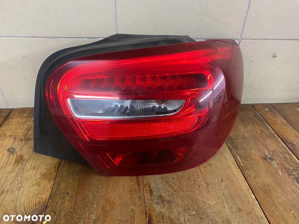 MERCEDES 176 lift lampa tylna prawa A 1769064900 - 1