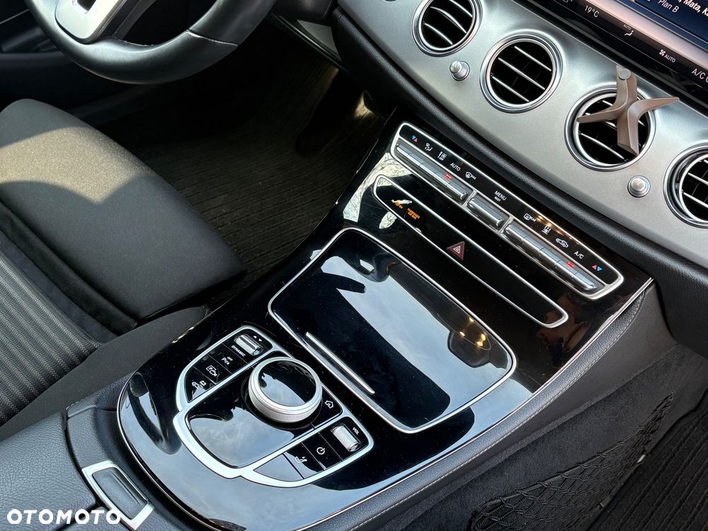 Mercedes-Benz Klasa E 300 de 9G-TRONIC Exclusive - 19