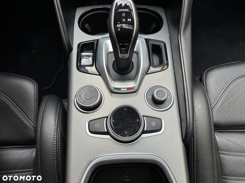 Alfa Romeo Giulia - 13