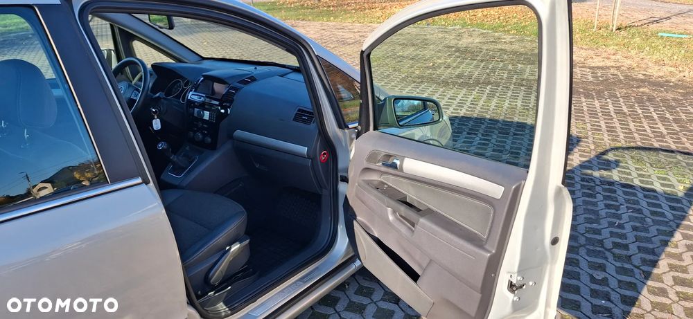 Opel Zafira 1.8 Cosmo - 11