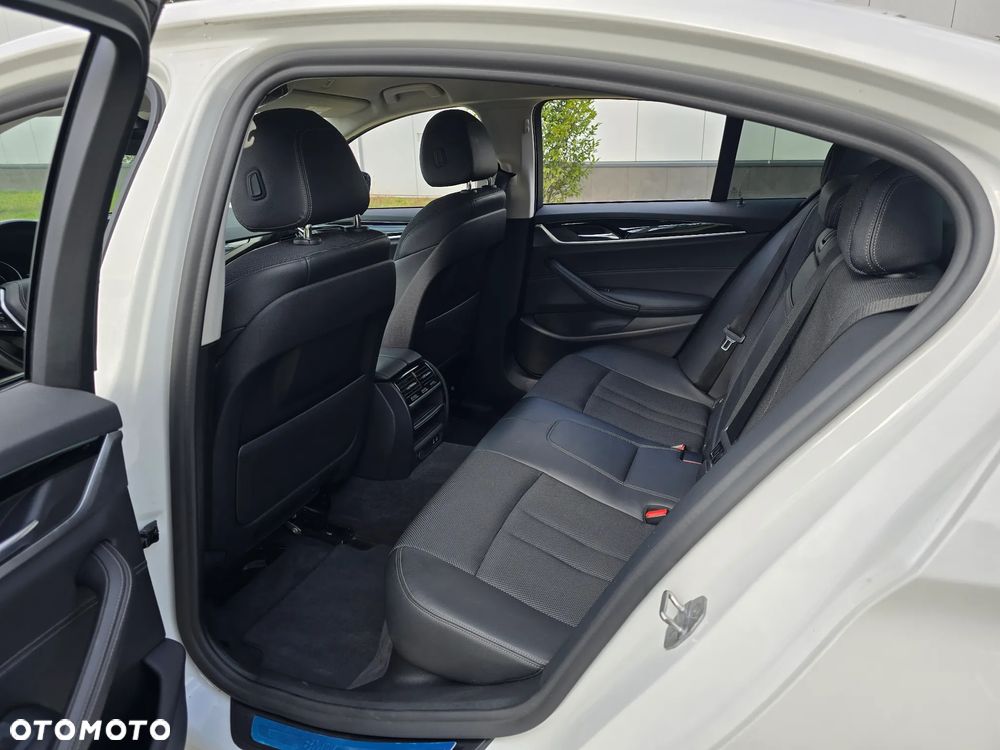 BMW Seria 5 ver-530e-iperformance-luxury-line-sport - 13