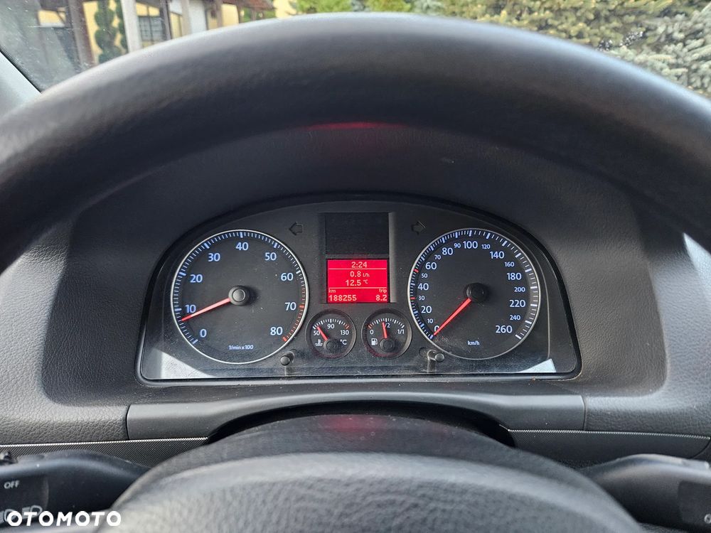 Volkswagen Touran - 35
