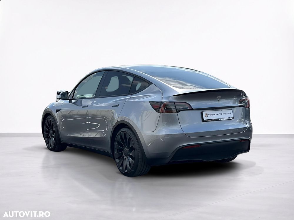 Tesla Model Y - 4