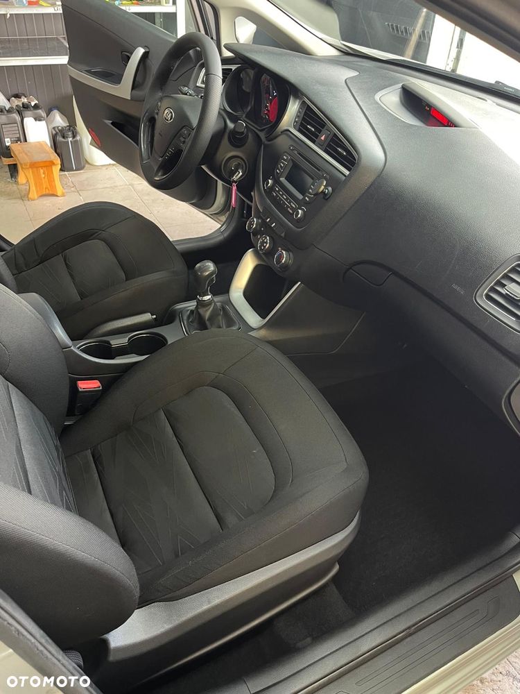Kia Ceed 1.6 GDI ISG UEFA EURO 2016 - 30