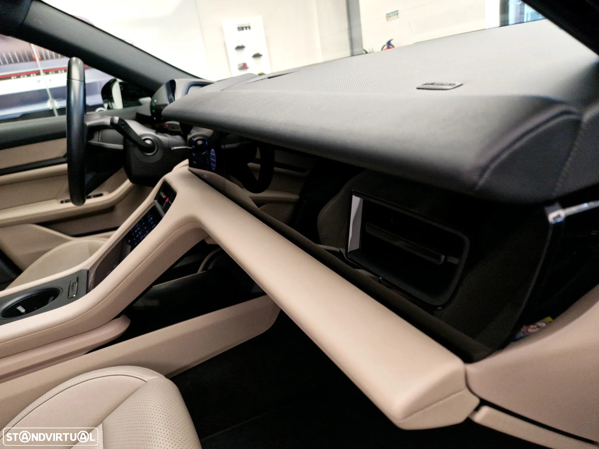 Porsche Taycan Standard - 25