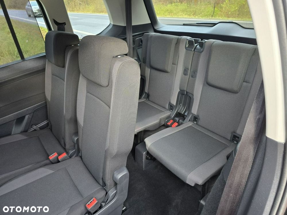 Volkswagen Touran - 23