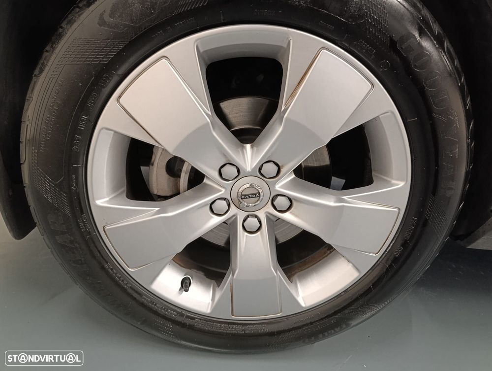 Volvo XC 40 1.5 T2 Momentum Core Geartronic - 18