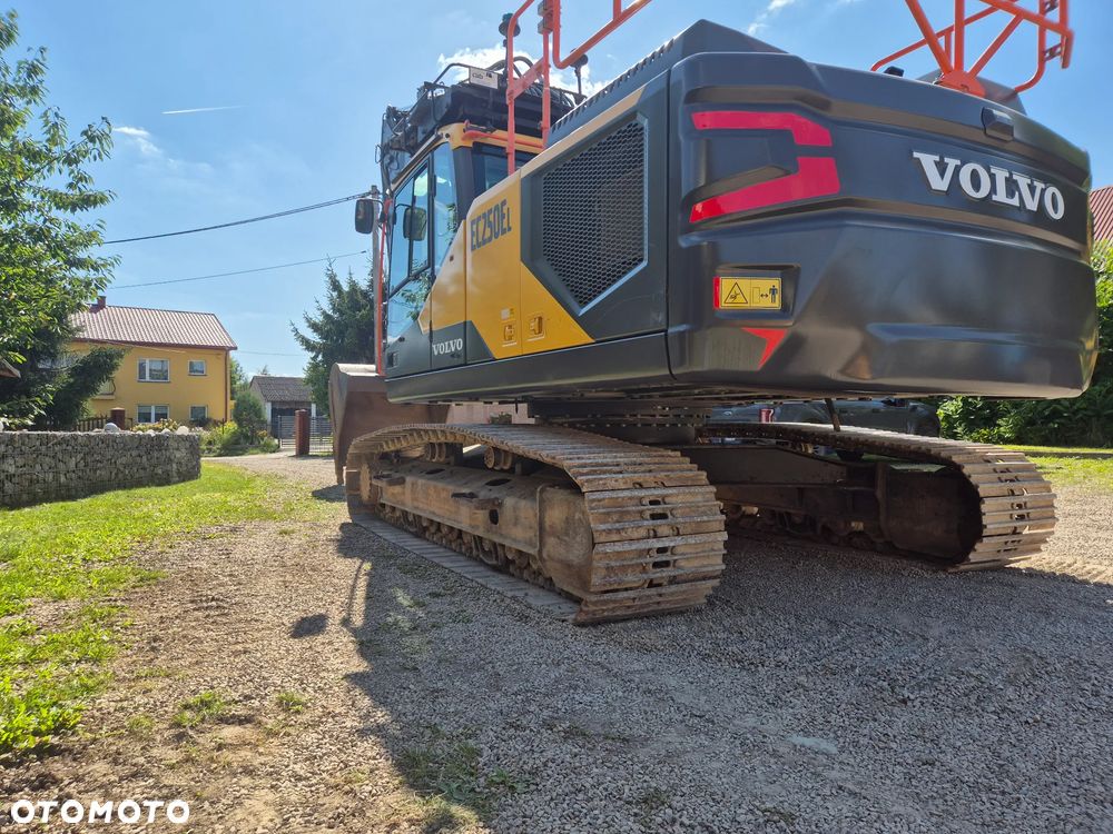 Volvo EC 250 EL - 11