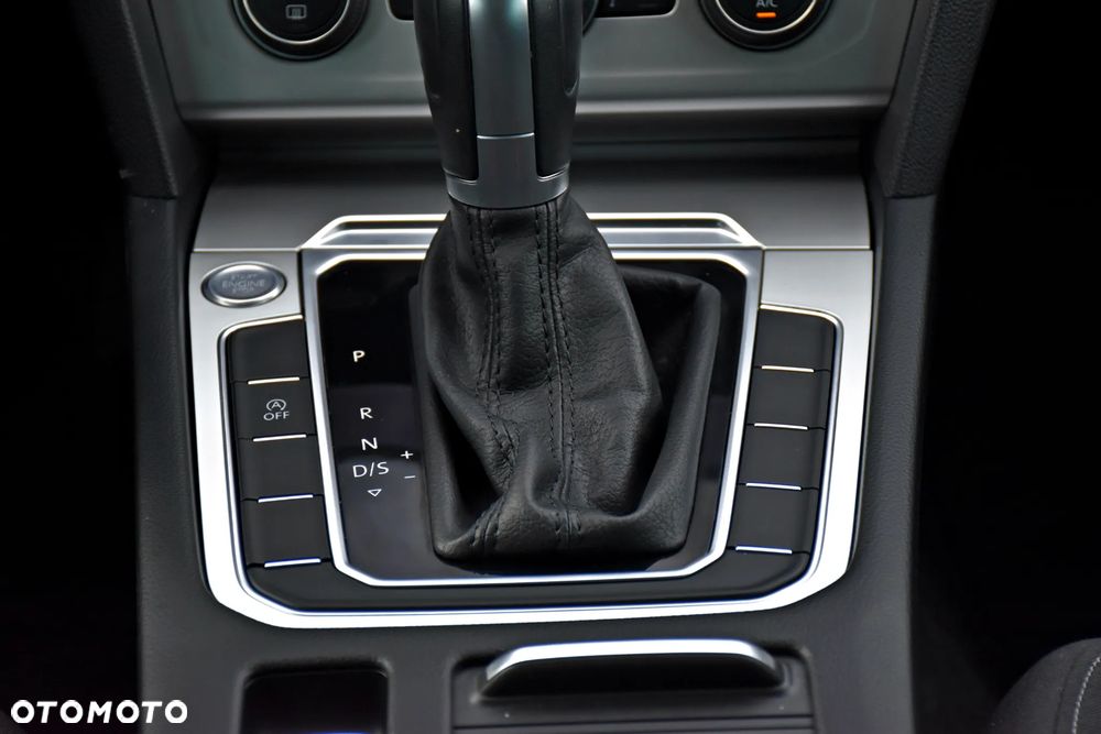 Volkswagen Passat 2.0 TDI SCR DSG Comfortline - 33