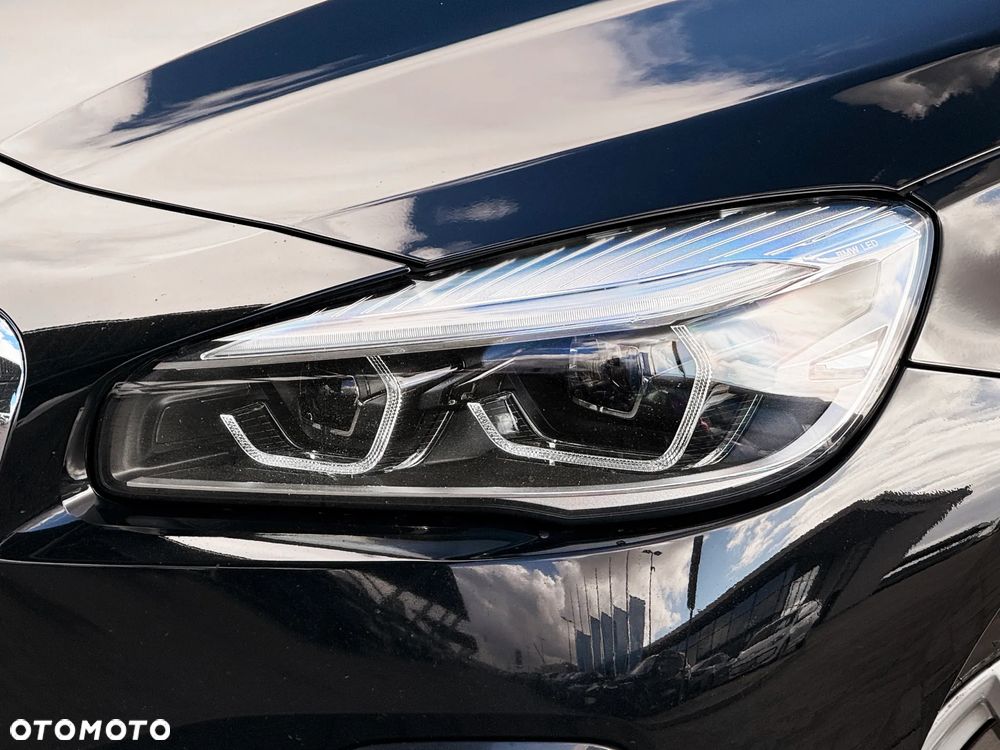 BMW Seria 2 218d - 8