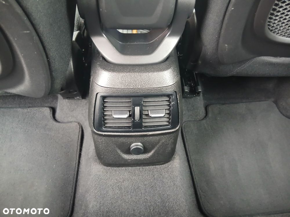 BMW Seria 2 218d xDrive Luxury Line - 34