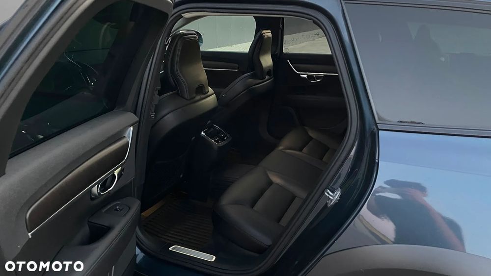 Volvo V90 Cross Country - 19