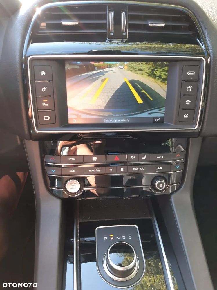 Jaguar F-Pace - 17