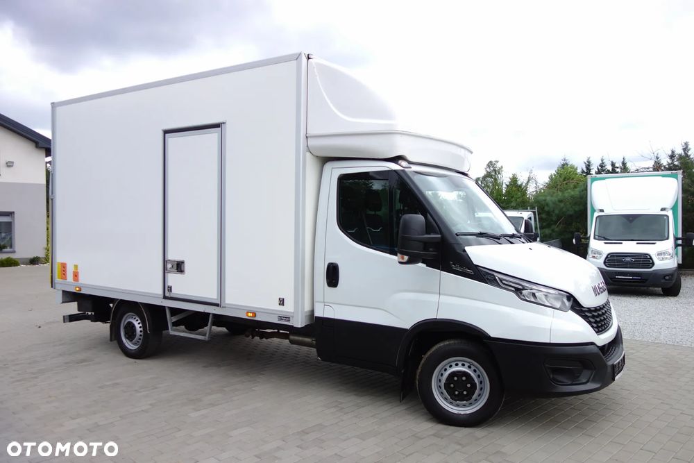 Iveco Daily 35-160 Automat HI-Matic Kontener 4.20 M +Winda 750 kg. Klima Kamera Ledy