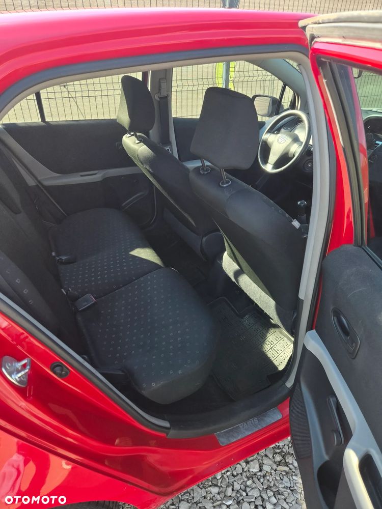Toyota Yaris - 10