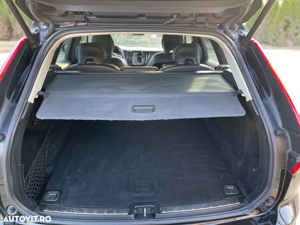 Volvo XC 60 B4 D AWD Plus Dark - 14