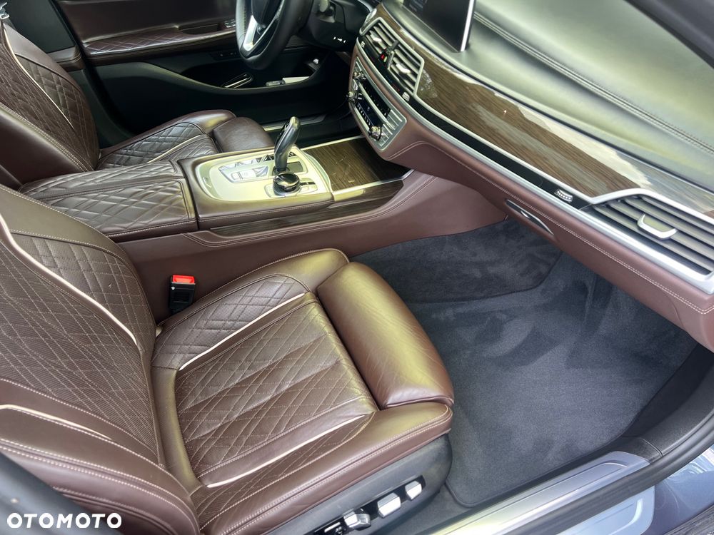 BMW Seria 7 745e - 8