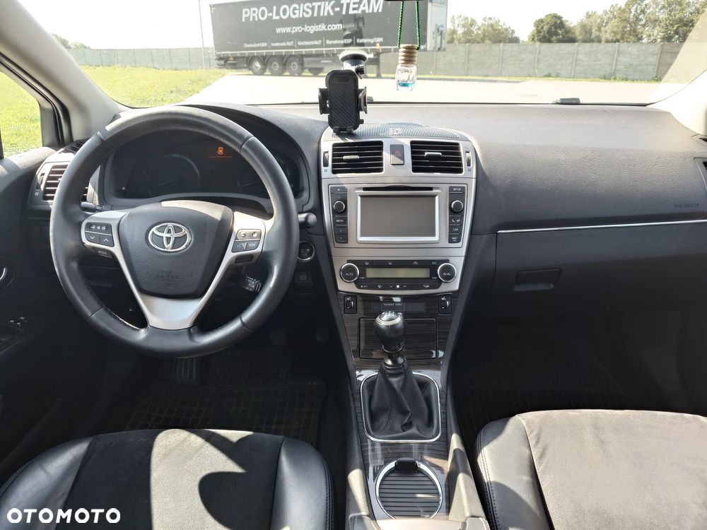 Toyota Avensis 1.8 Premium - 21