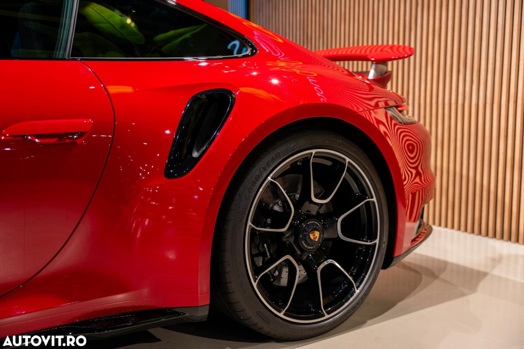 Porsche 911-TURBO-S - 9