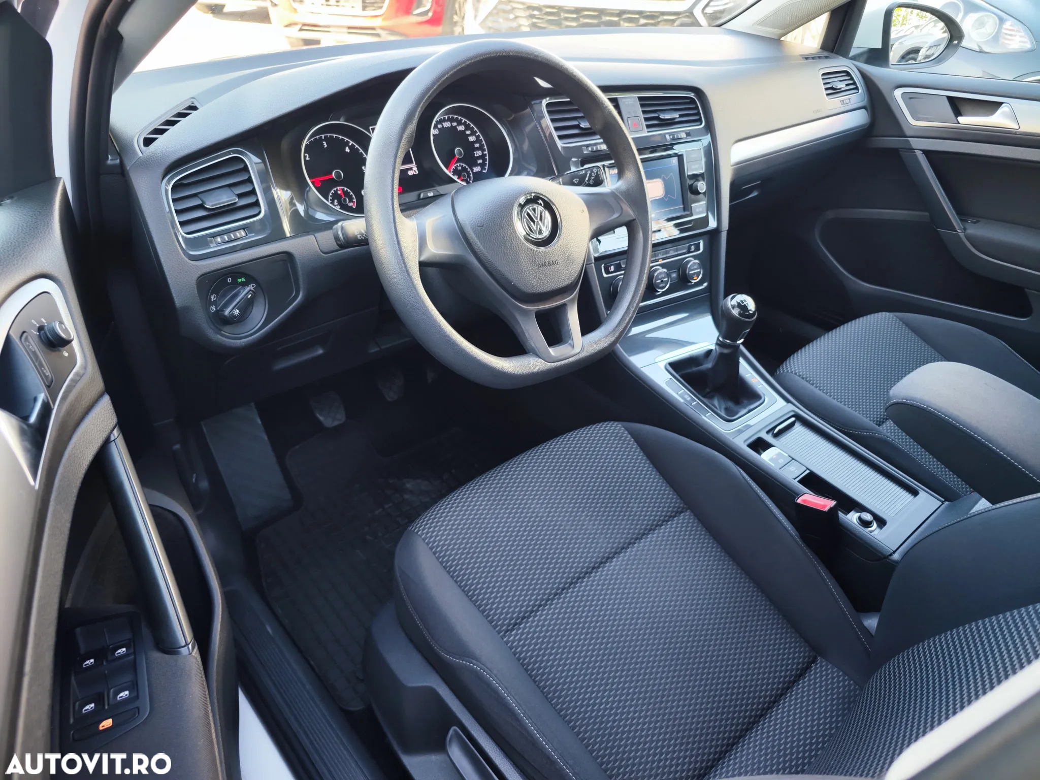 Volkswagen Golf 1.6 TDI Comfortline - 9