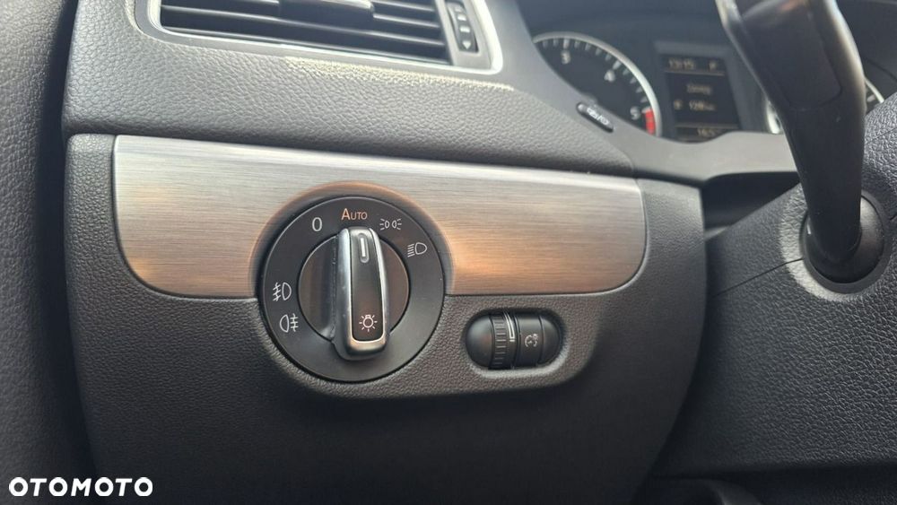 Volkswagen Jetta - 15