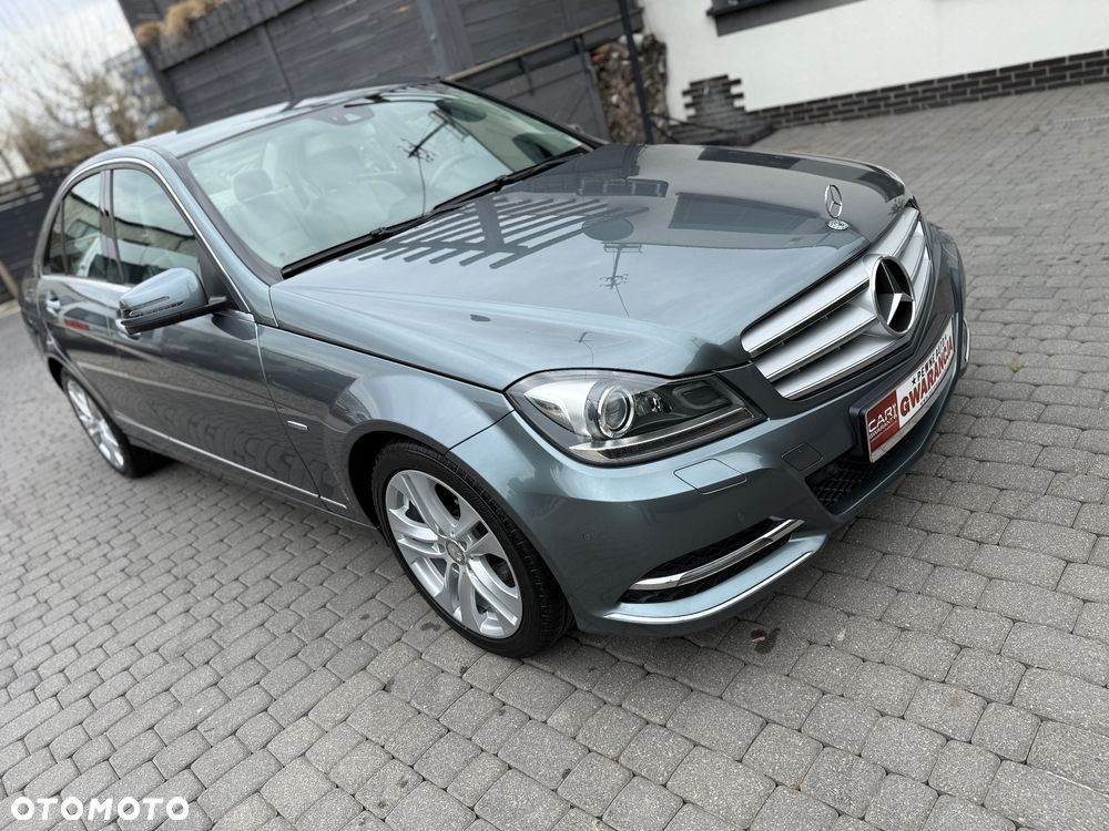 Mercedes-Benz Klasa C 180 CGI BlueEff Avantgarde - 36