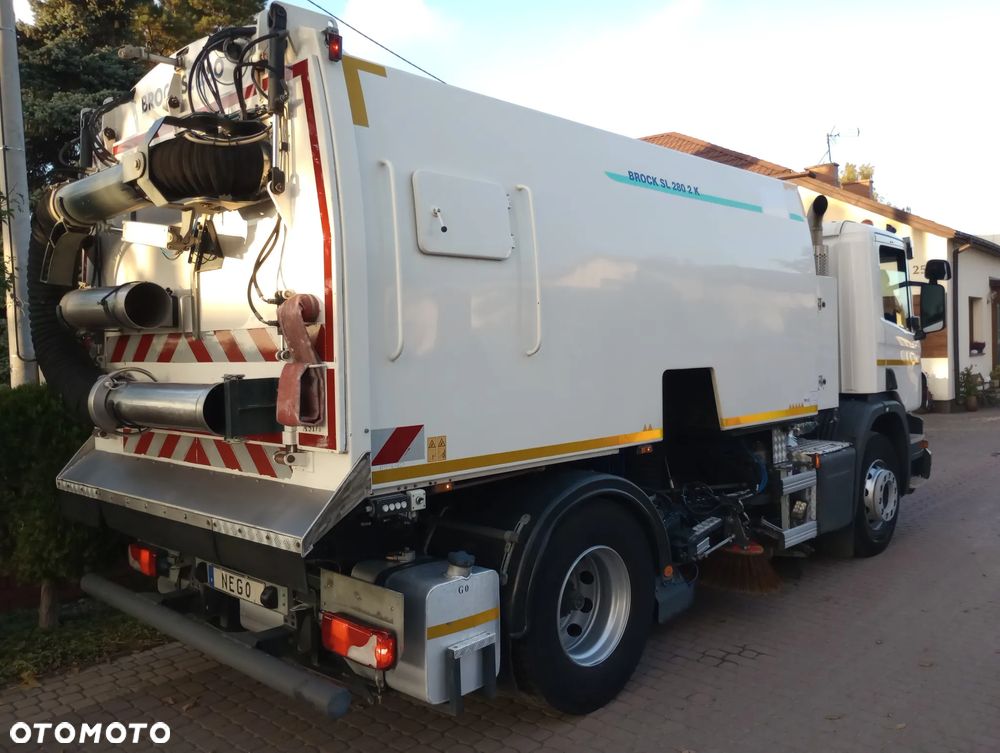 Scania P250 Euro-6 Zamiatarka Brock SL280 Mercedes - 7