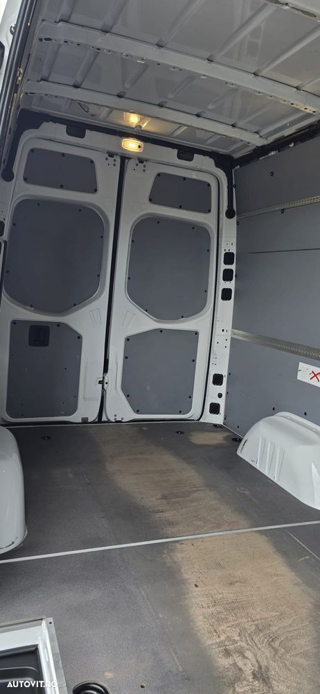 Mercedes-Benz Sprinter - 16