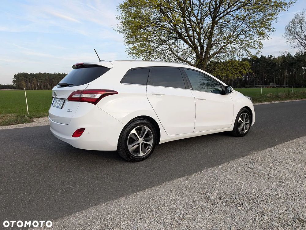 Hyundai i30 blue Kombi 1.4 YES Gold - 10