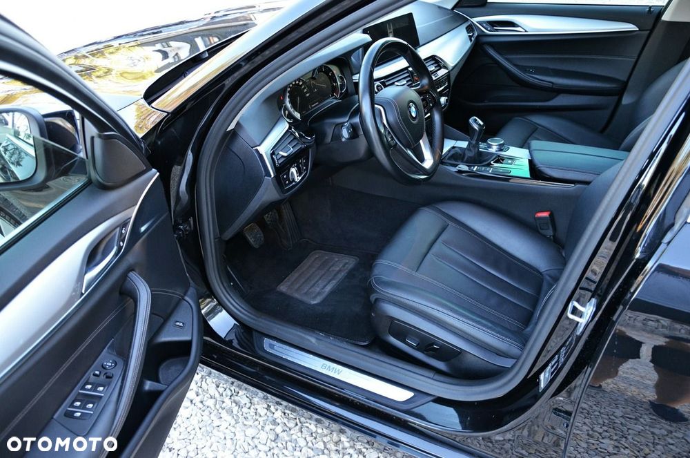 BMW Seria 5 520d Sport Line - 28