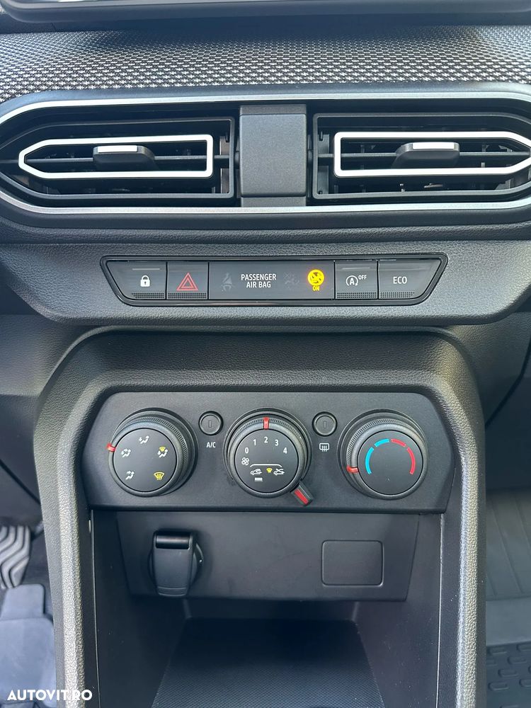 Dacia Logan TCe 90 Essential - 13