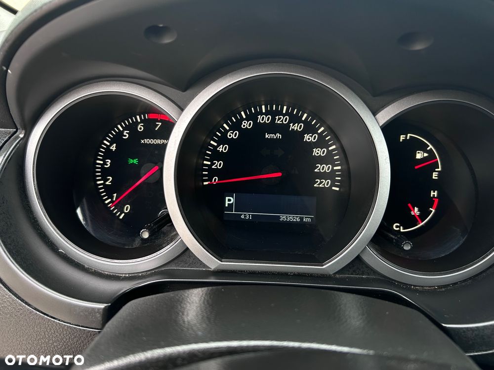 Suzuki Grand Vitara 3.2 V6 Elegance - 32