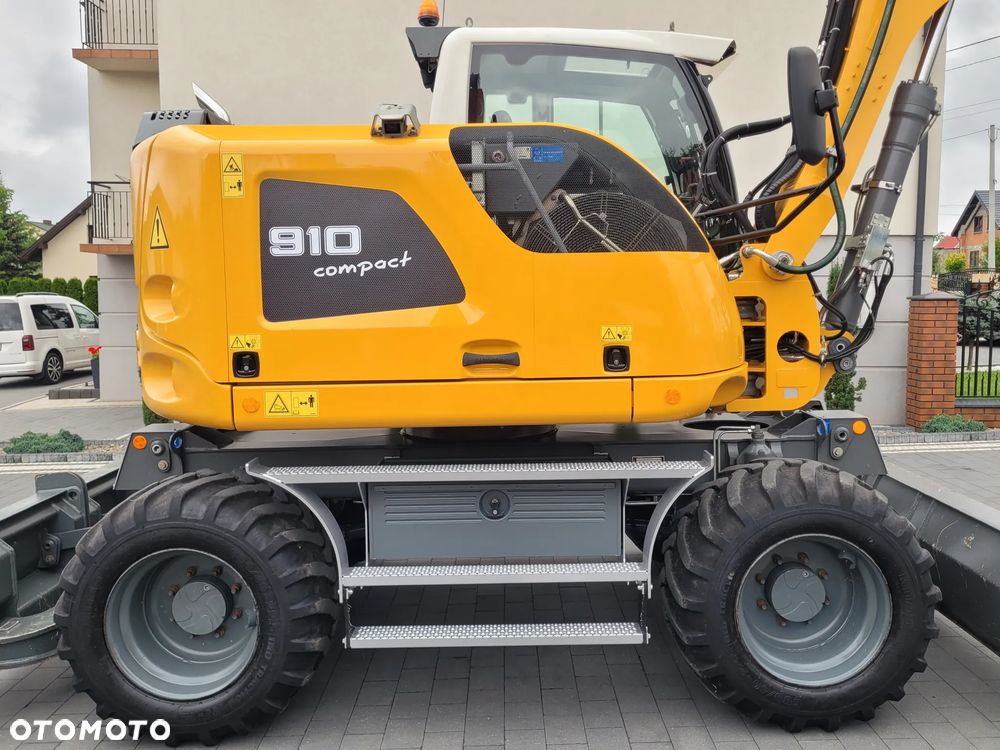 Liebherr A910 compact / 3 łyżki + widły / 2018rok / 2 x pług / - 8